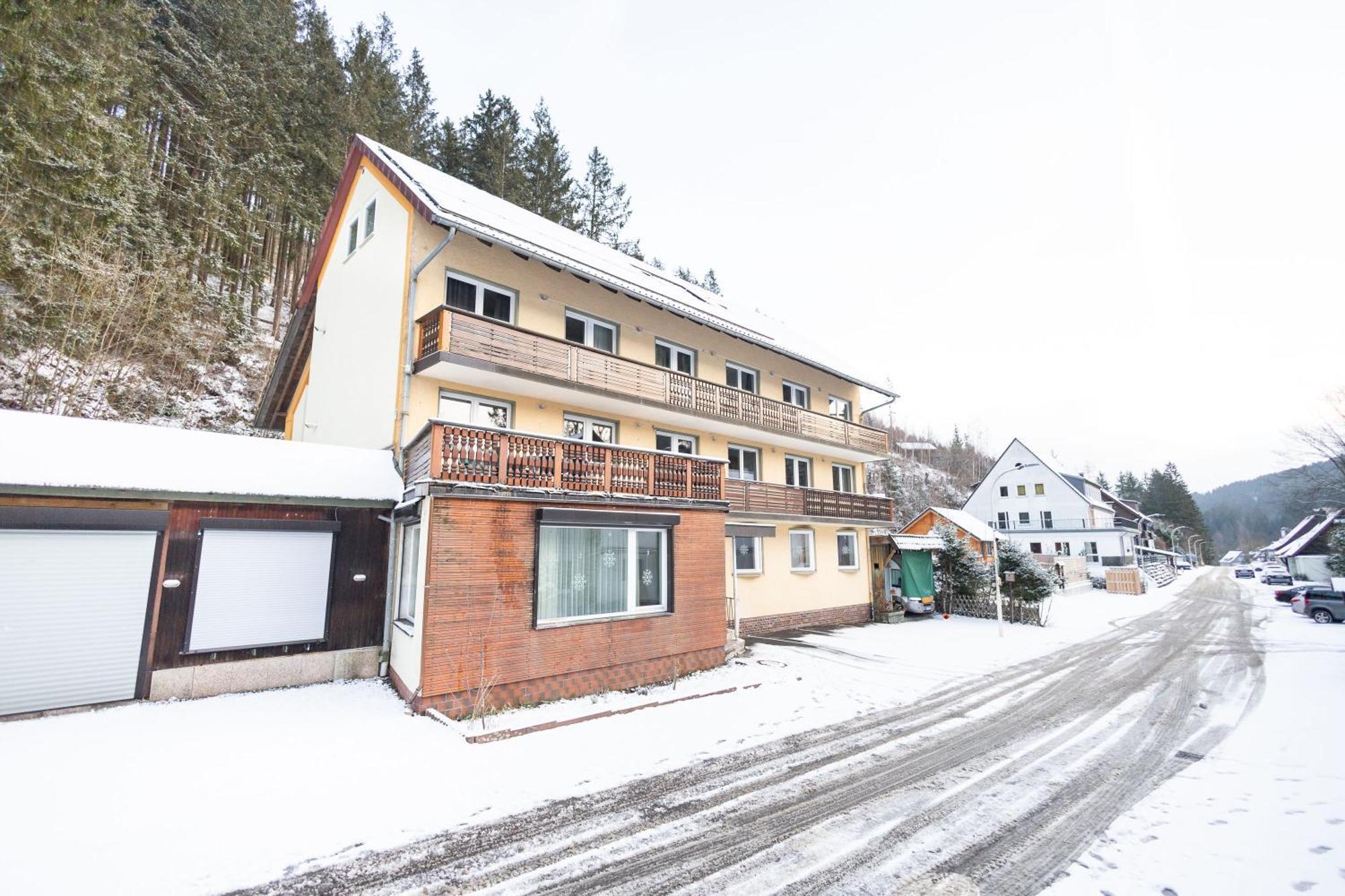 Apartmenthaus Am Waldrand- Kueche - Fruehstueck - Balkon Wildemann Exterior foto
